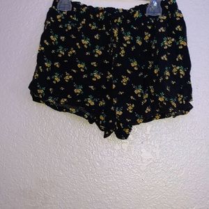 BLACK FLORAL SHORTS